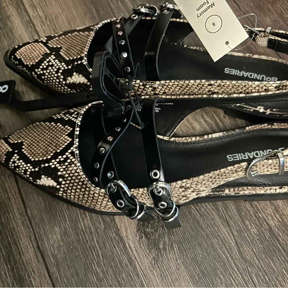 No Boundaries Women's Black and Brown Snake Print Flats - Picture 5 of 6